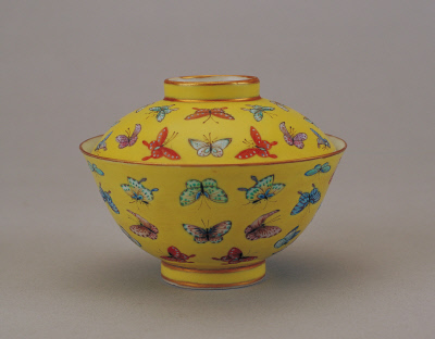 图片[1]-Yellow ground pastel bowl with butterfly pattern-China Archive